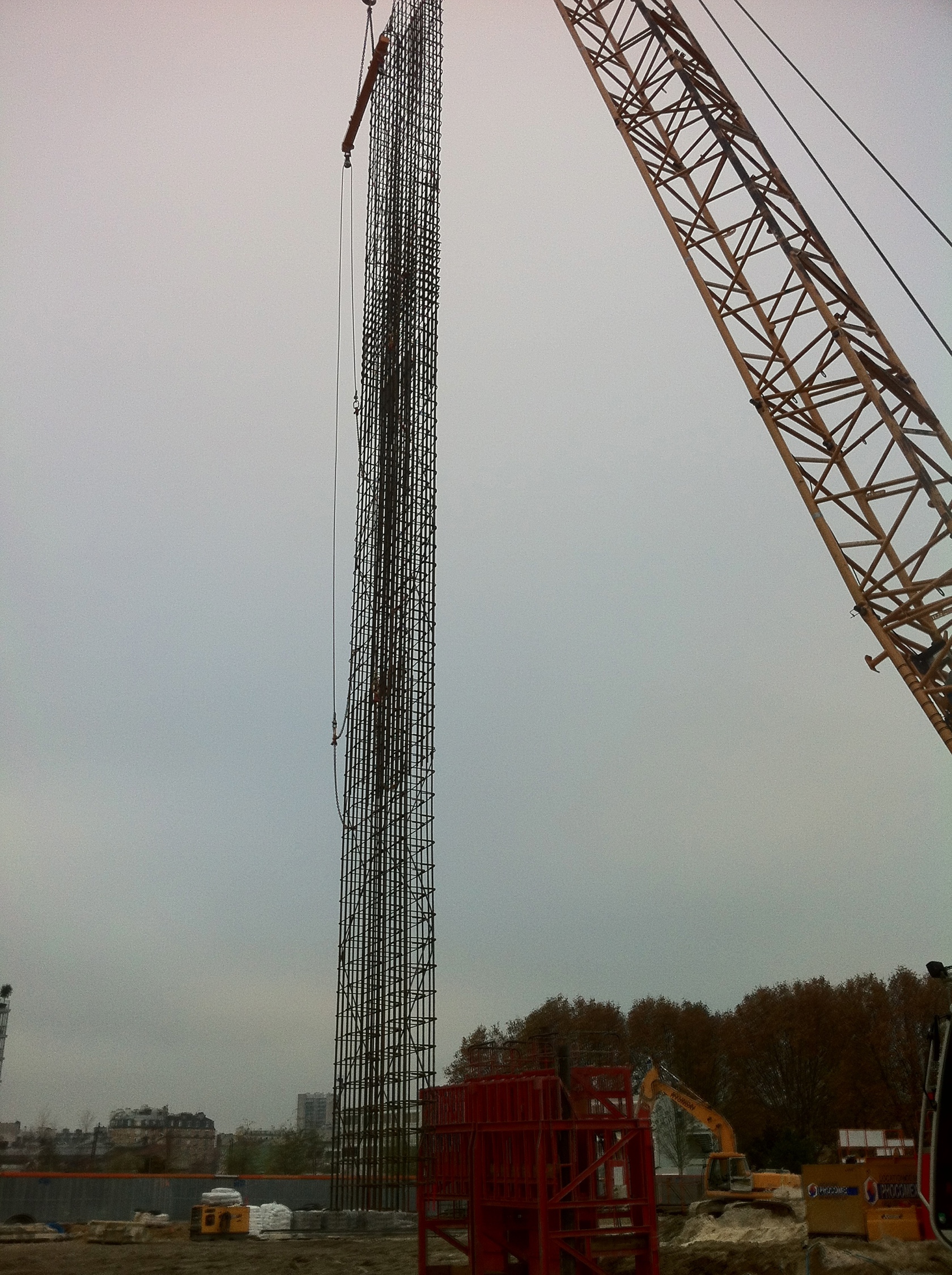 Vertical reinforcement cage for a diaphragm wall
